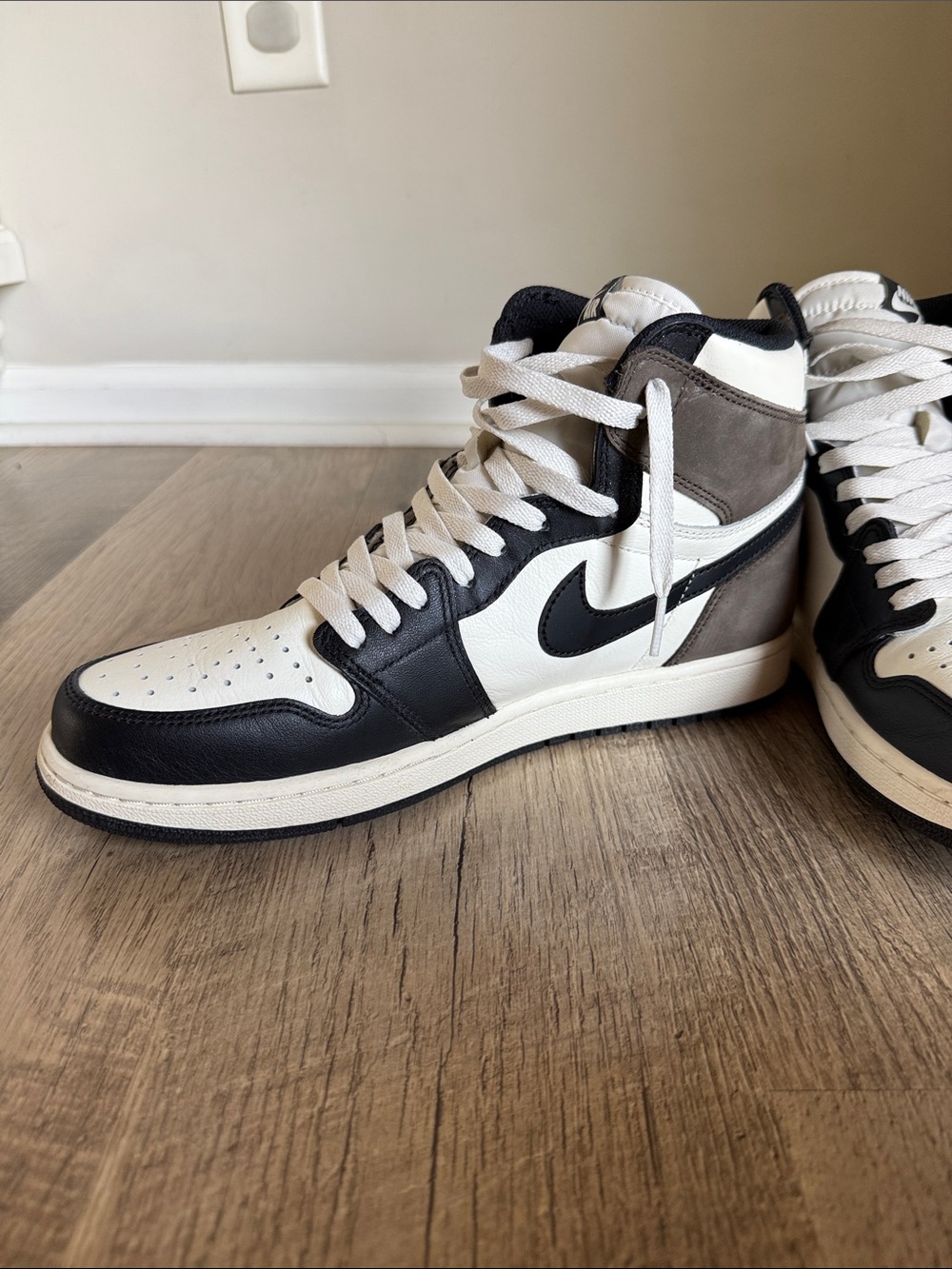 Nike | Air Jordan 1 Retro High OG “Dark Mocha” - Picture 3 of 5
